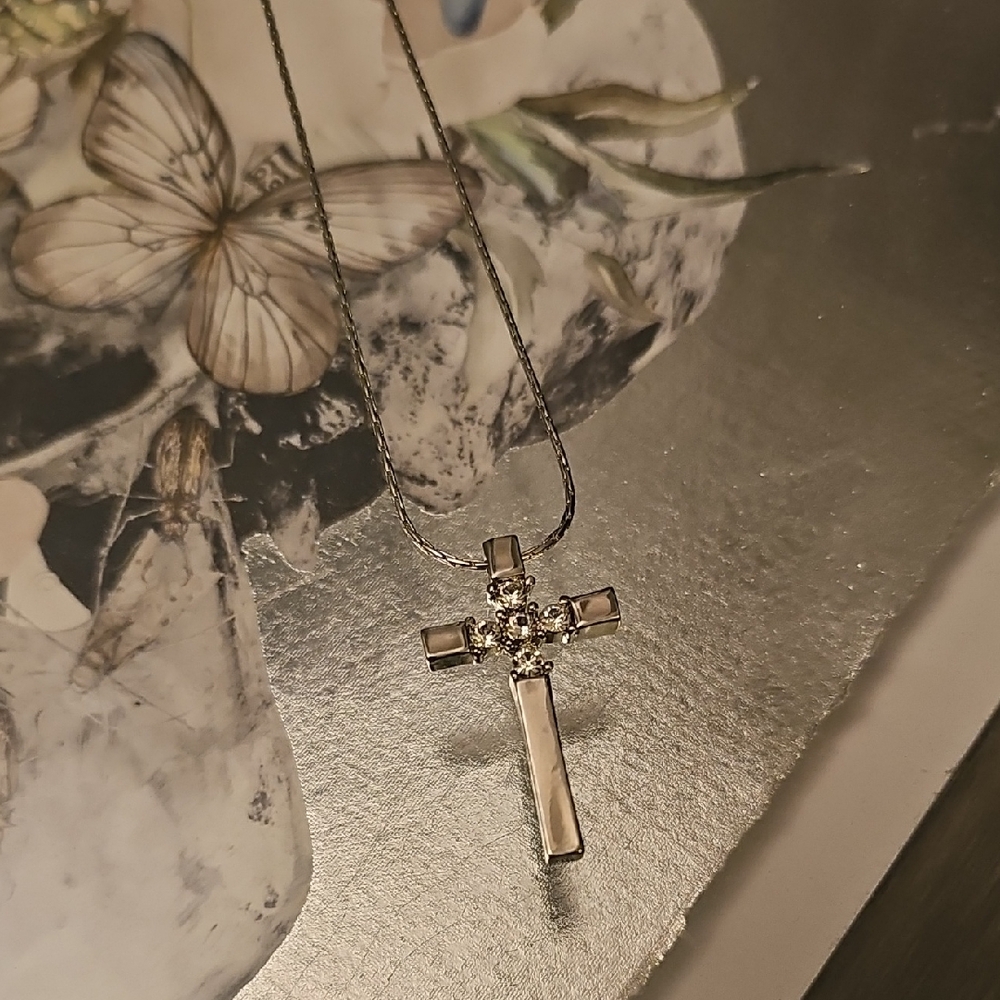 Elegant Silver Cross Necklace